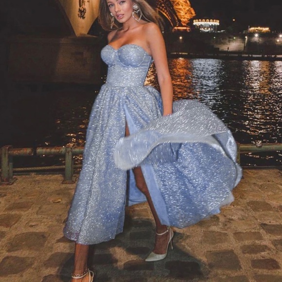 Brand new dresss - Picture 1 of 4